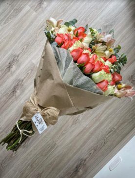Diseño bouquet rosas y orquídeas